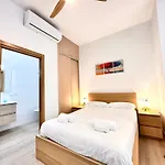 Valentia Modern And Comfortable Beachside Style Διαμέρισμα
