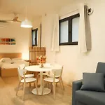アパート Valentia Modern And Comfortable Beachside Style