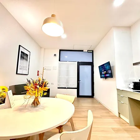 Valentia Modern And Comfortable Beachside Style * バレンシア