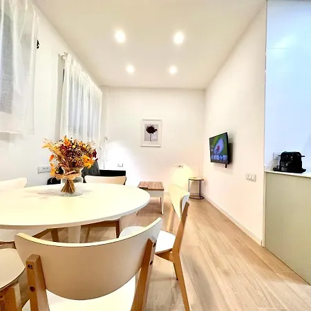 Valentia Modern And Comfortable Beachside Style バレンシア