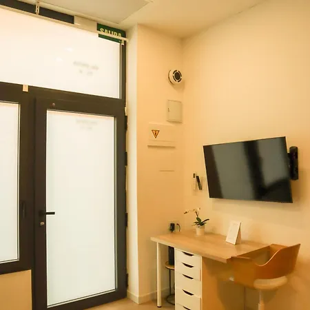 Valentia Modern And Comfortable Beachside Style Valencia