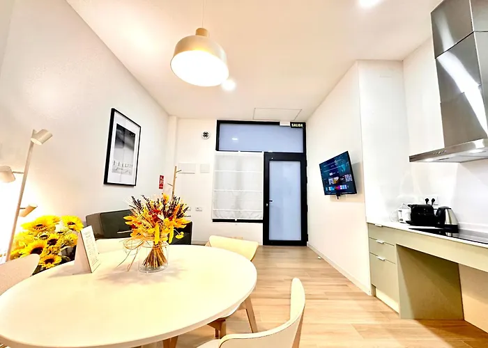 Valentia Modern And Comfortable Beachside Style * فالنسيا