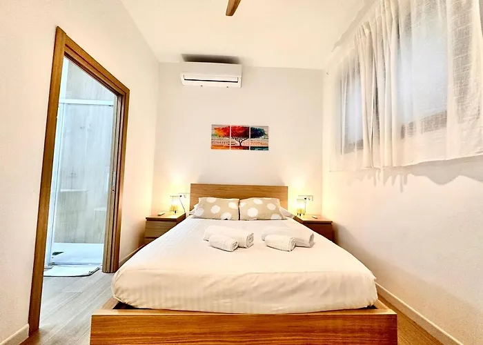 Valentia Modern And Comfortable Beachside Style Валенсия