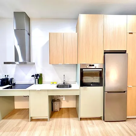 Valentia Modern And Comfortable Beachside Style Apartment